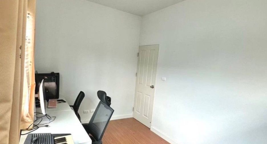 For sale 3 bedrooms townhouse in Mueang Chachoengsao, Chachoengsao