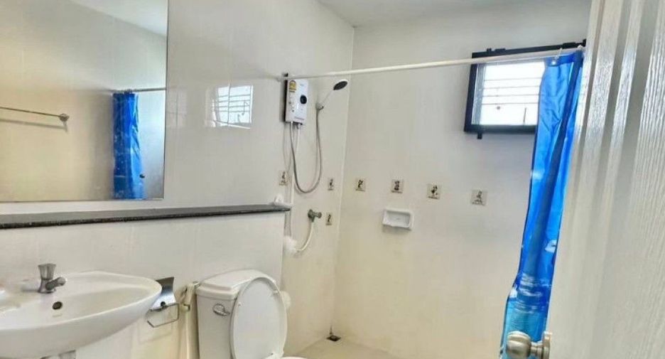 For sale 3 bedrooms townhouse in Mueang Chachoengsao, Chachoengsao