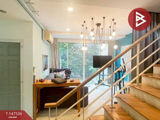 Casa adosada en venta de 3 habitaciones en Suan Luang, Bangkok