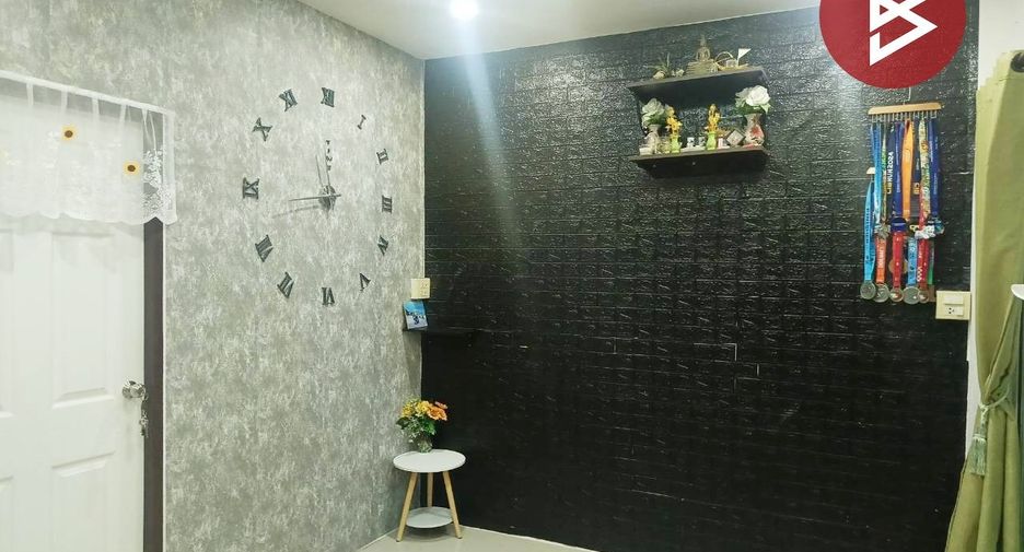 For sale 2 ベッドルーム townhouse in Phan Thong, Chonburi