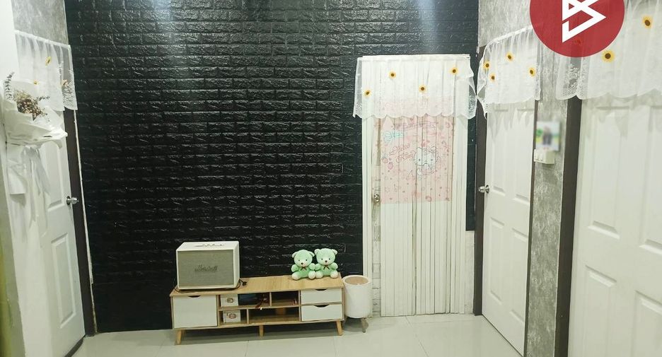 For sale 2 ベッドルーム townhouse in Phan Thong, Chonburi