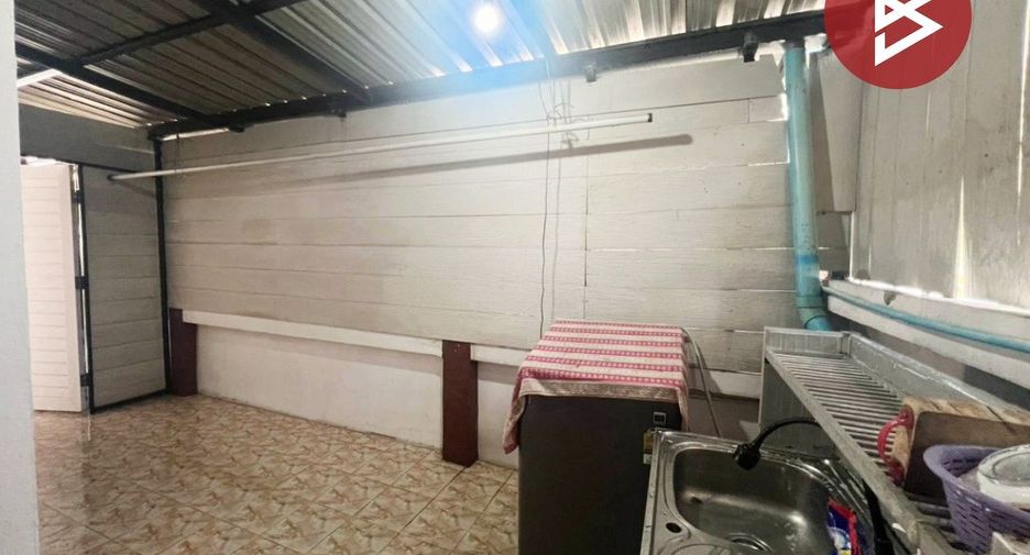 For sale 2 ベッドルーム townhouse in Phan Thong, Chonburi