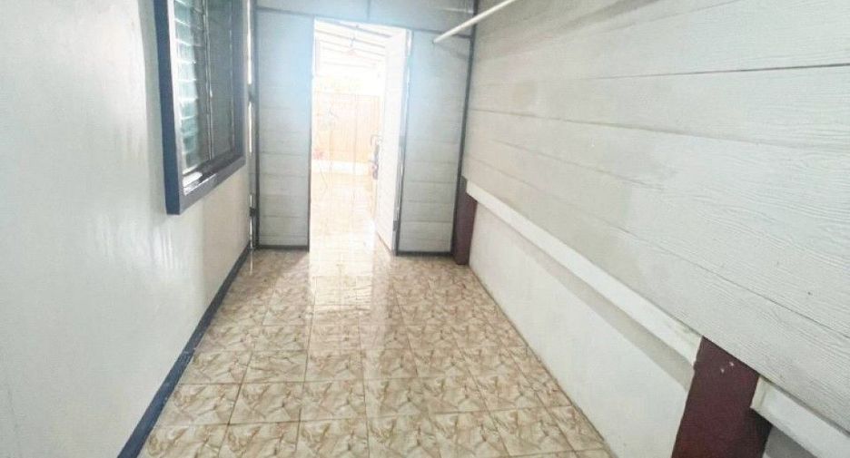 For sale 2 ベッドルーム townhouse in Phan Thong, Chonburi
