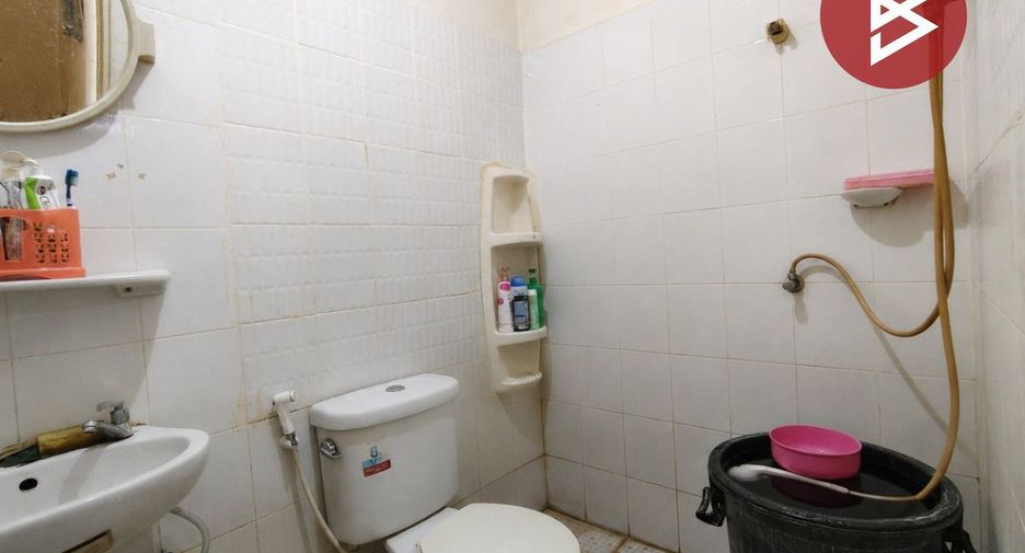 Casa adosada en venta de 3 habitaciones en Sam Phran, Nakhon Pathom