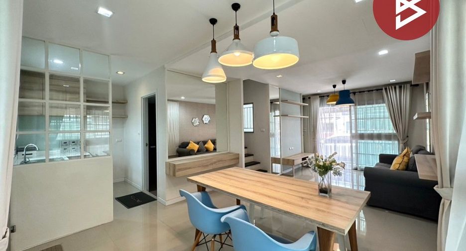 À vendre 3 chambres maison de ville à Bang Sao Thong, Samut Prakan