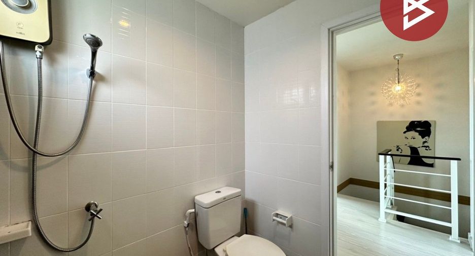 À vendre 3 chambres maison de ville à Bang Sao Thong, Samut Prakan