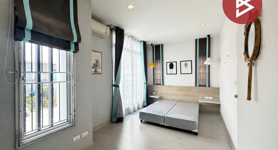 À vendre 3 chambres maison de ville à Bang Sao Thong, Samut Prakan