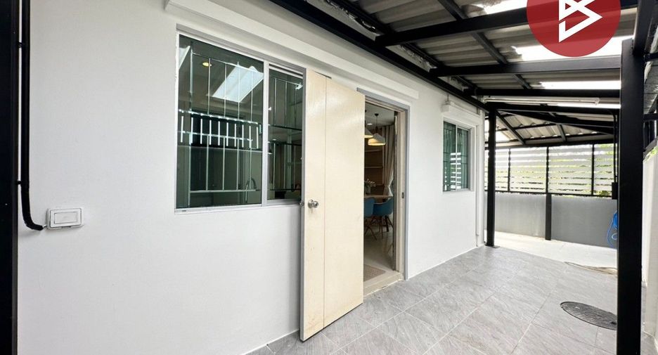À vendre 3 chambres maison de ville à Bang Sao Thong, Samut Prakan