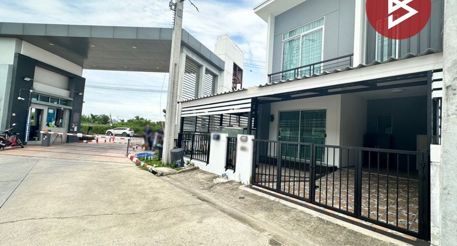 À vendre 3 chambres maison de ville à Bang Sao Thong, Samut Prakan