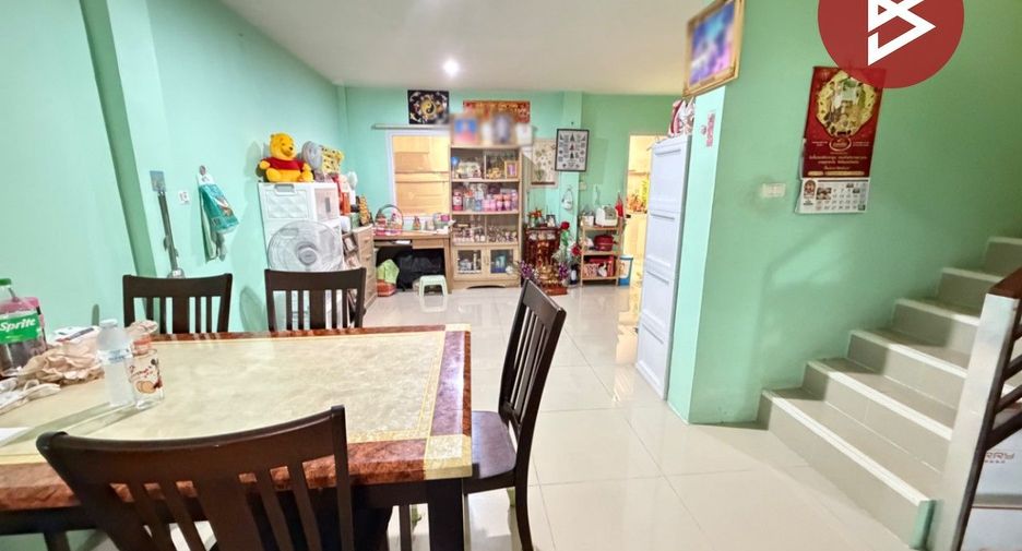 Casa adosada en venta de 3 habitaciones en Si Racha, Chonburi