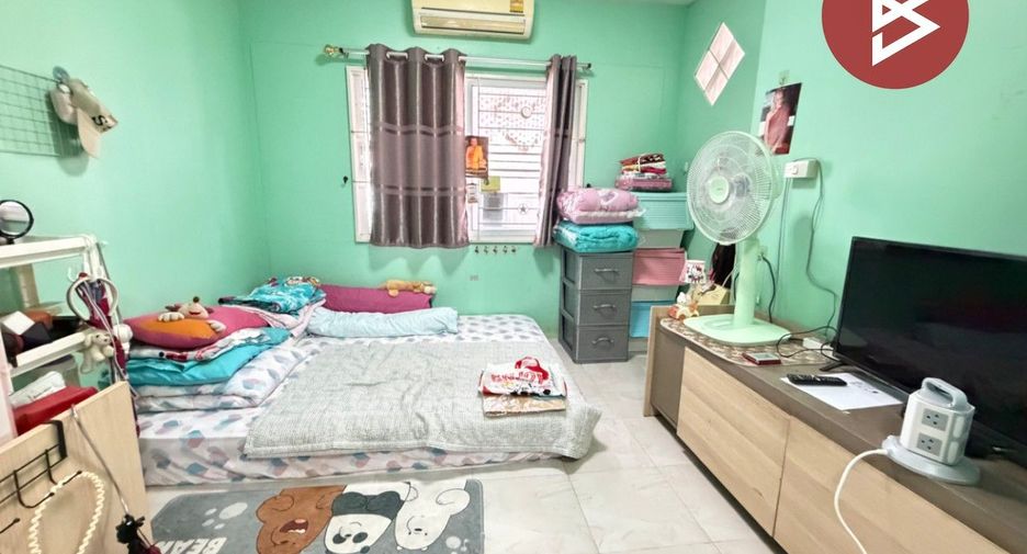 Casa adosada en venta de 3 habitaciones en Si Racha, Chonburi