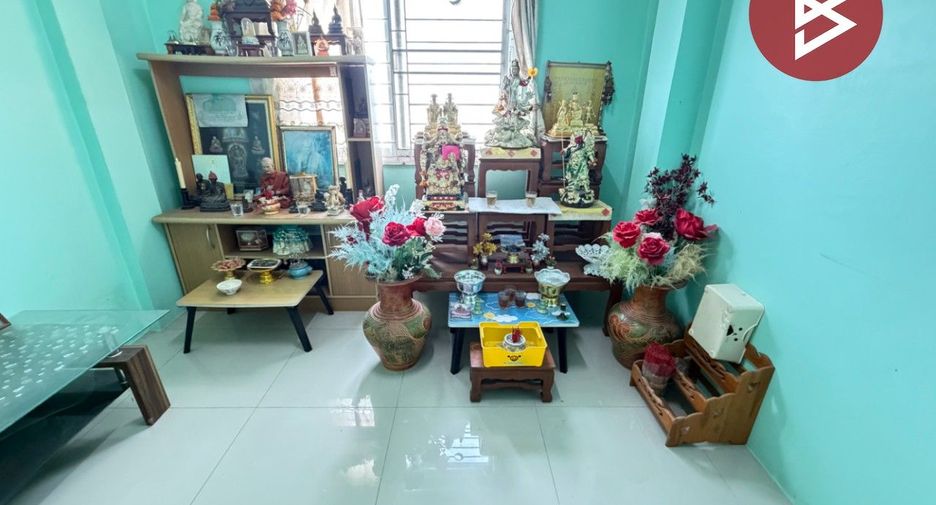 Casa adosada en venta de 3 habitaciones en Si Racha, Chonburi