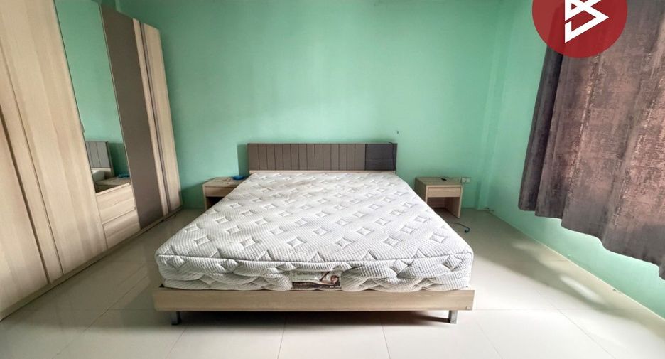 Casa adosada en venta de 3 habitaciones en Si Racha, Chonburi