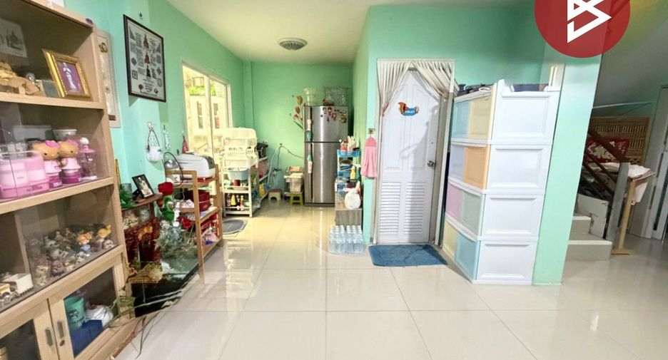 Casa adosada en venta de 3 habitaciones en Si Racha, Chonburi