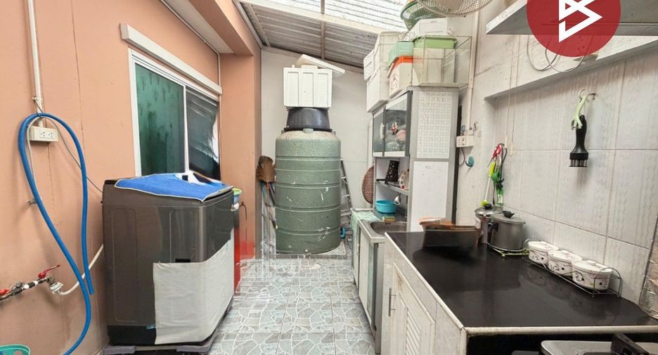 Casa adosada en venta de 3 habitaciones en Si Racha, Chonburi
