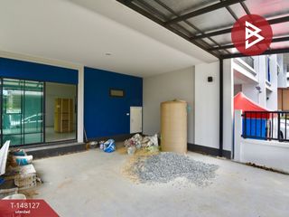 Casa adosada en venta de 3 habitaciones en Sam Phran, Nakhon Pathom