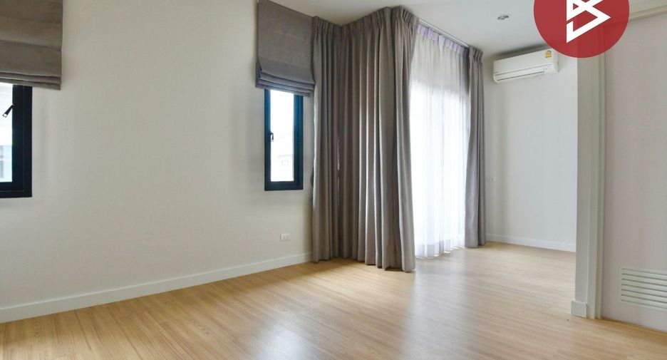 Casa adosada en venta de 3 habitaciones en Sam Phran, Nakhon Pathom