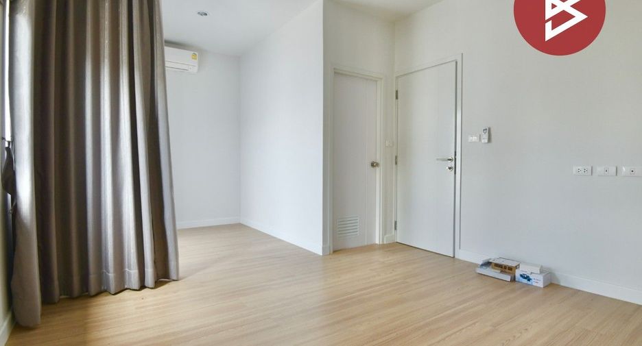 Casa adosada en venta de 3 habitaciones en Sam Phran, Nakhon Pathom