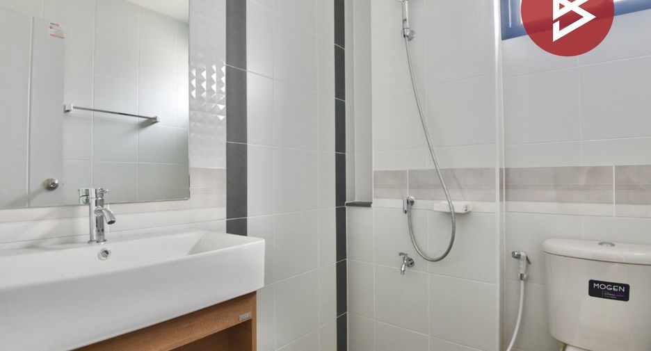 Casa adosada en venta de 3 habitaciones en Sam Phran, Nakhon Pathom