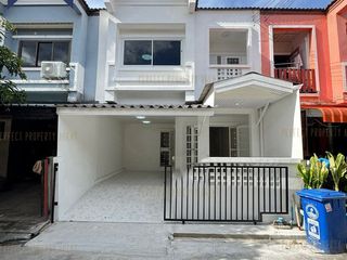 出售 3 卧室 联排别墅 在 Bang Sao Thong, Samut Prakan