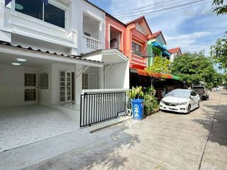 出售 3 卧室 联排别墅 在 Bang Sao Thong, Samut Prakan