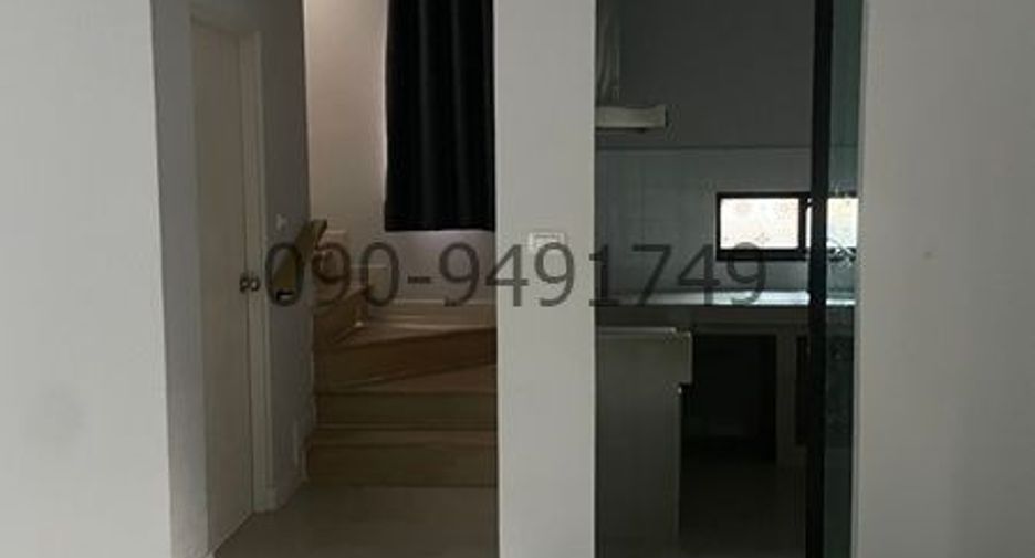 Casa en alquiler de 5 habitaciones en Lam Luk Ka, Pathum Thani