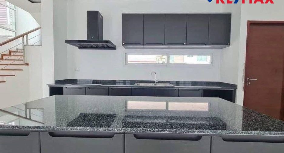 Casa en venta de 5 habitaciones en Bang Lamung, Chonburi