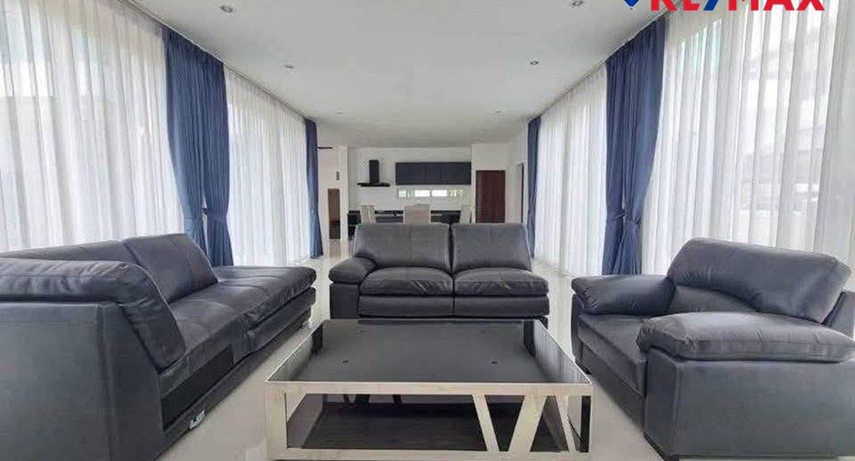 Casa en venta de 5 habitaciones en Bang Lamung, Chonburi