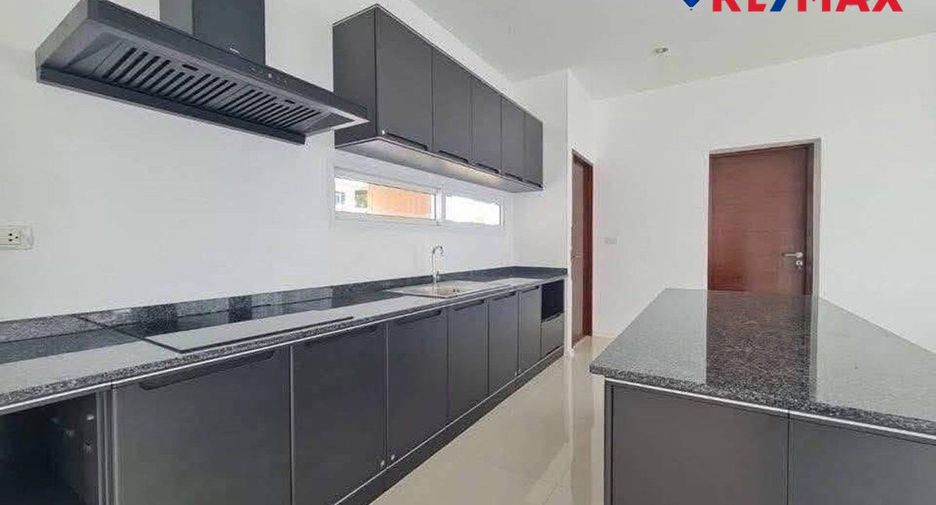 Casa en venta de 5 habitaciones en Bang Lamung, Chonburi