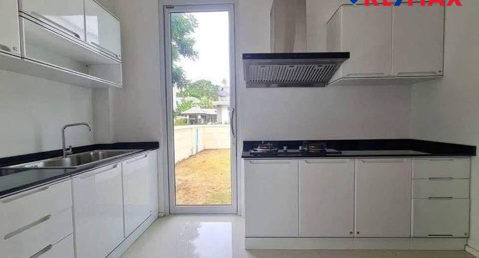 Casa en venta de 5 habitaciones en Bang Lamung, Chonburi
