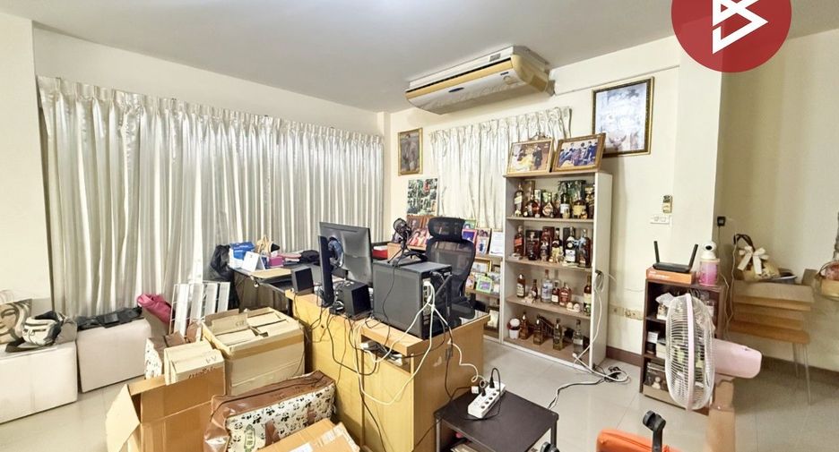 For sale 3 ベッドルーム house in Ban Bueng, Chonburi