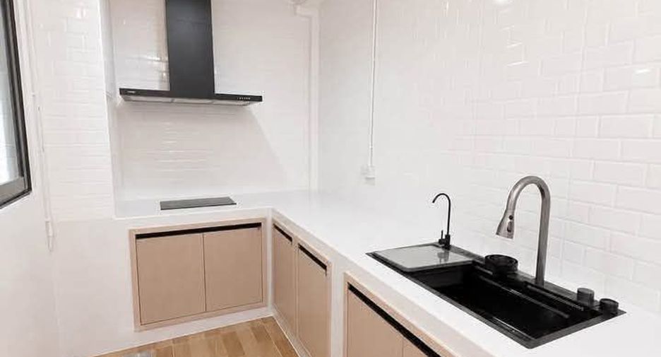 For rent 3 bedrooms townhouse in Bang Phli, Samut Prakan