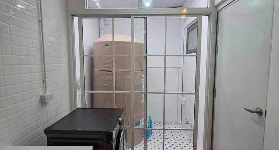 For rent 3 bedrooms townhouse in Bang Phli, Samut Prakan