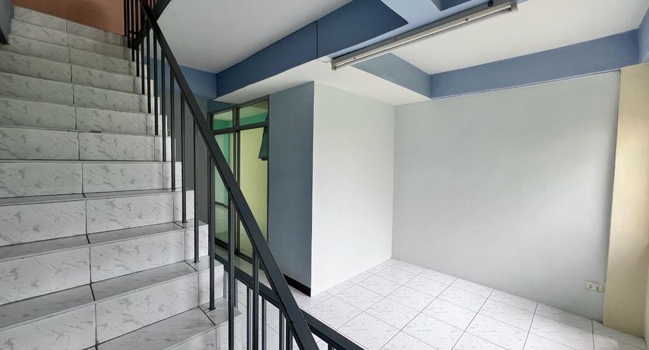 For sale 3 bedrooms retail Space in Mueang Chiang Mai, Chiang Mai