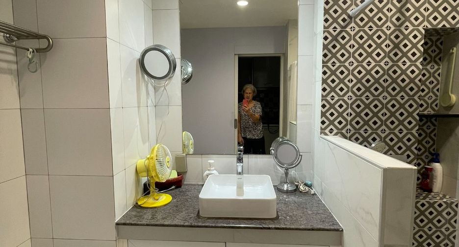 For rent 1 bed condo in Phaya Thai, Bangkok