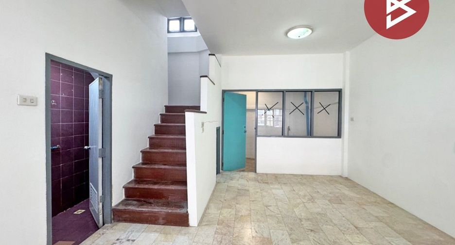 Casa adosada en venta de 3 habitaciones en Sai Noi, Nonthaburi