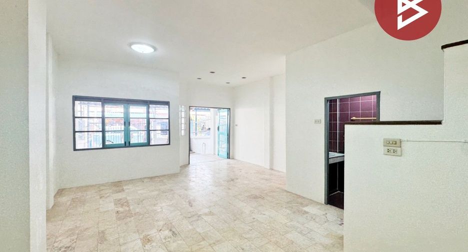 Casa adosada en venta de 3 habitaciones en Sai Noi, Nonthaburi