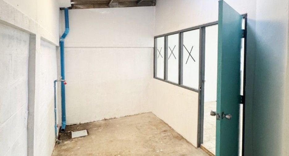 Casa adosada en venta de 3 habitaciones en Sai Noi, Nonthaburi