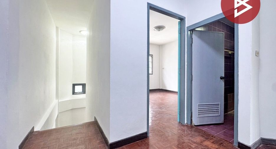 Casa adosada en venta de 3 habitaciones en Sai Noi, Nonthaburi