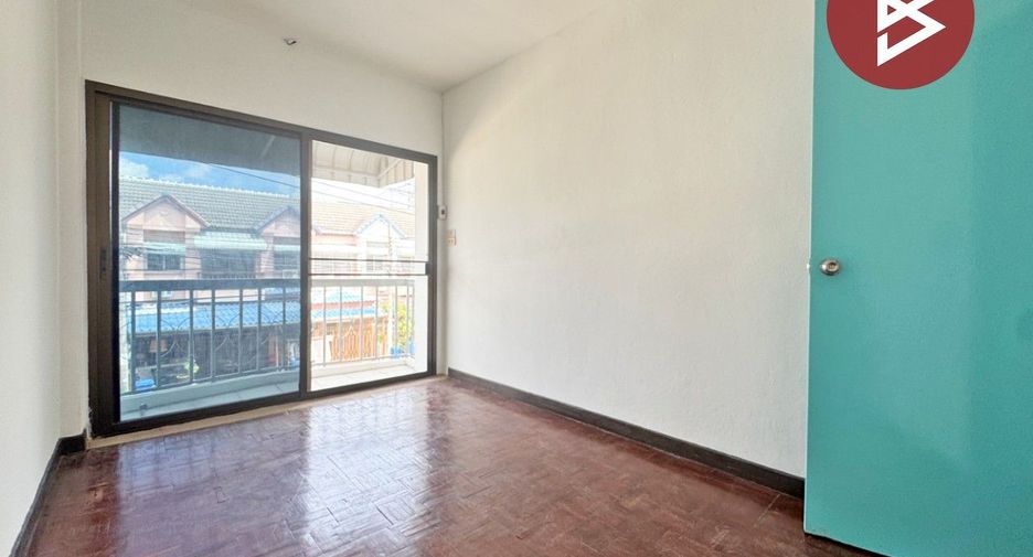 Casa adosada en venta de 3 habitaciones en Sai Noi, Nonthaburi