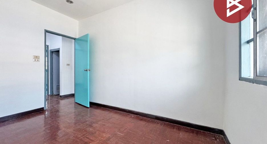 Casa adosada en venta de 3 habitaciones en Sai Noi, Nonthaburi