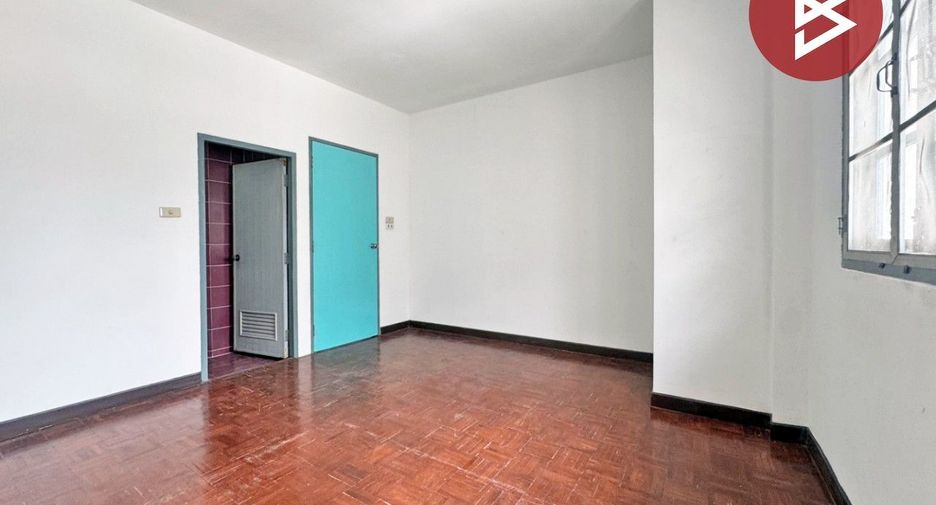 Casa adosada en venta de 3 habitaciones en Sai Noi, Nonthaburi