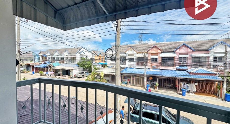 Casa adosada en venta de 3 habitaciones en Sai Noi, Nonthaburi