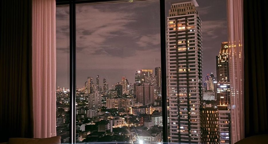 Condo en alquiler de 3 habitaciones en Khlong Toei, Bangkok