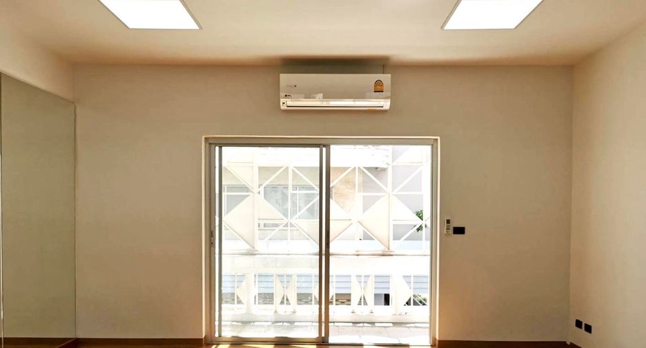 Gewerbefläche zur Miete und zum Kauf in Watthana, Bangkok