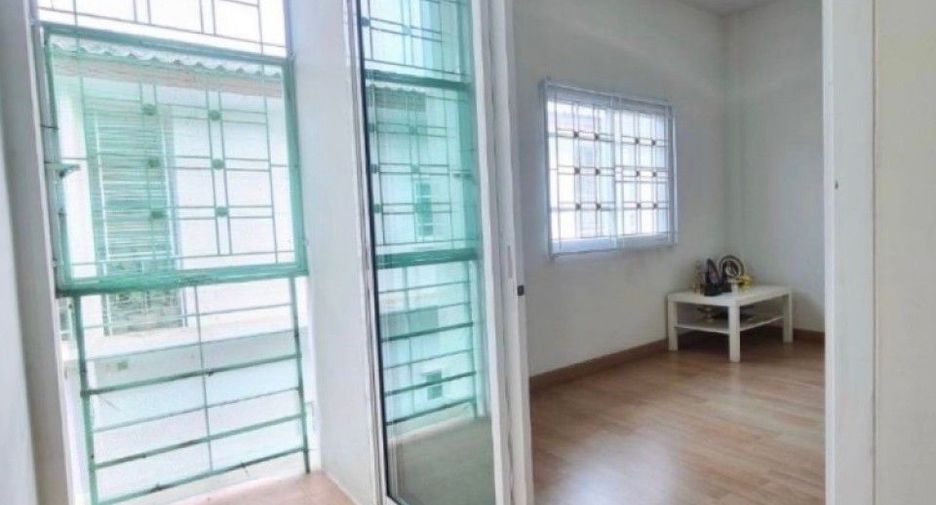 Casa adosada en venta de 3 habitaciones en Mueang Samut Prakan, Samut Prakan
