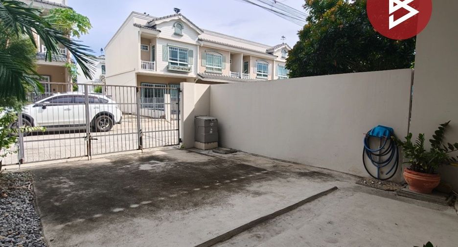 Casa adosada en venta de 3 habitaciones en Bang Bo, Samut Prakan