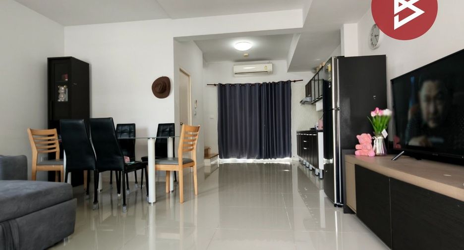 Casa adosada en venta de 3 habitaciones en Bang Bo, Samut Prakan