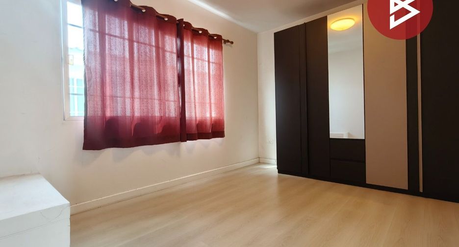 Casa adosada en venta de 3 habitaciones en Bang Bo, Samut Prakan