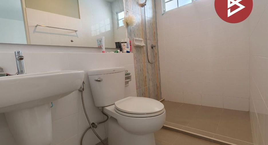 Casa adosada en venta de 3 habitaciones en Bang Bo, Samut Prakan
